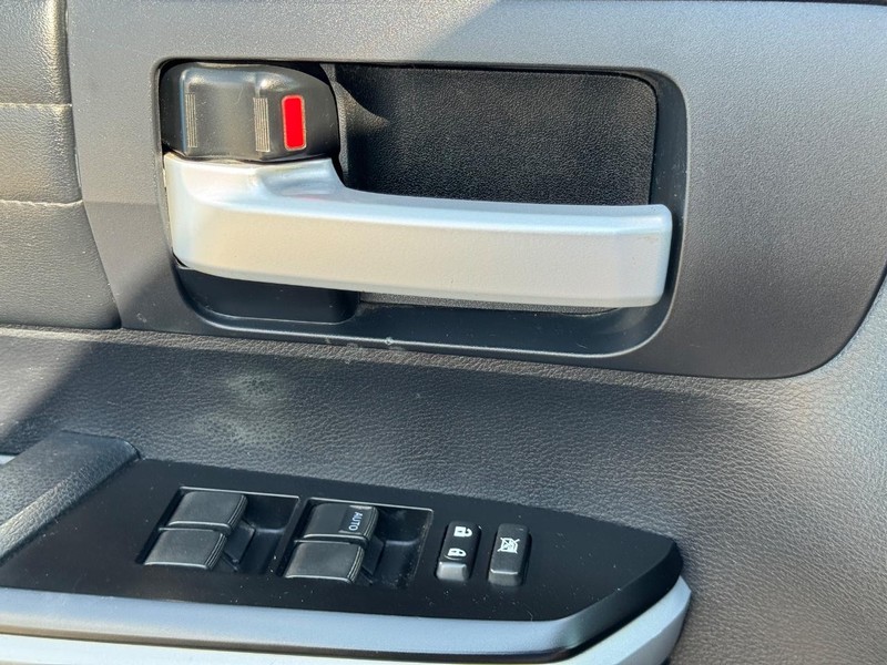 Toyota Tundra 4WD Vehicle Image 26