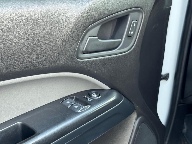 Chevrolet Colorado Vehicle Image 16