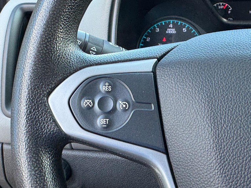 Chevrolet Colorado Vehicle Image 18