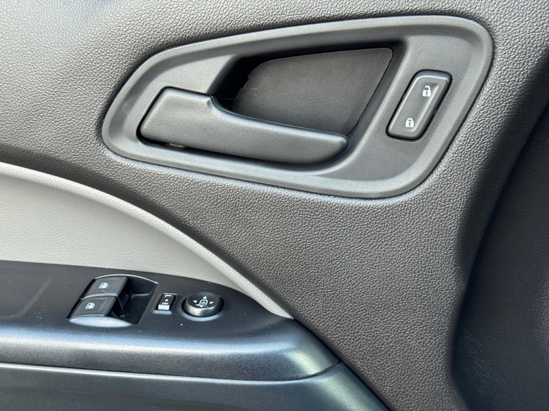 Chevrolet Colorado Vehicle Image 21