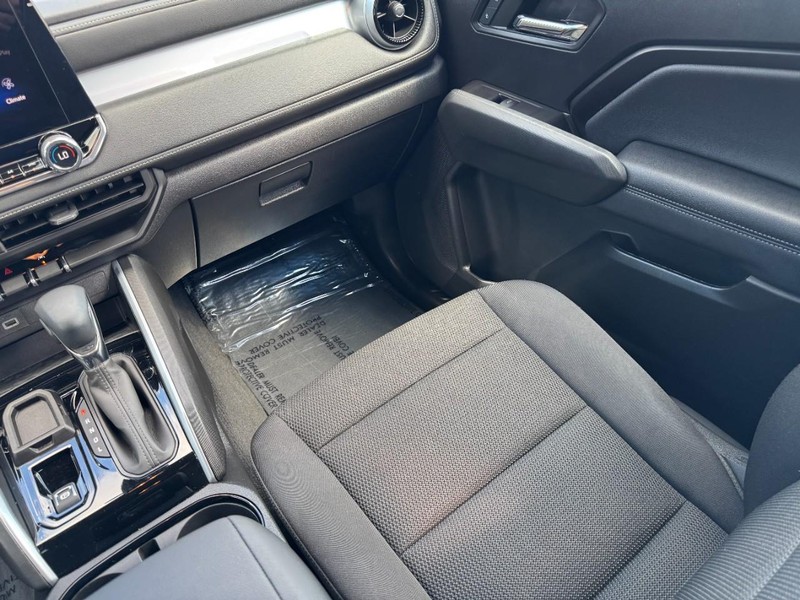 Chevrolet Colorado Vehicle Image 15