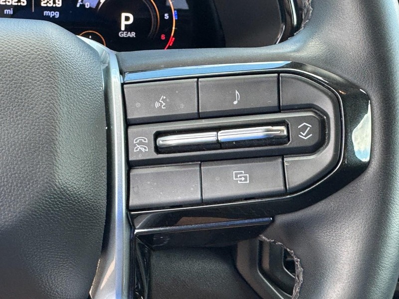 Chevrolet Colorado Vehicle Image 18