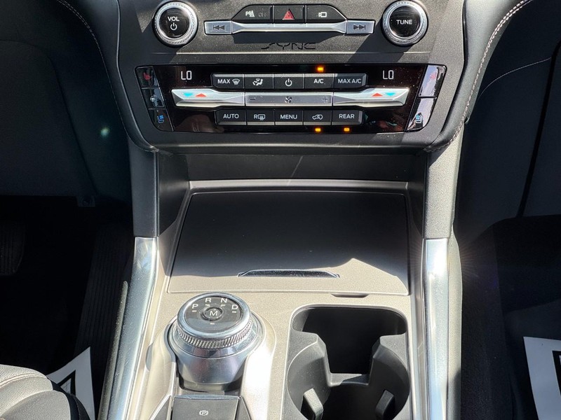 Ford Explorer Vehicle Image 14