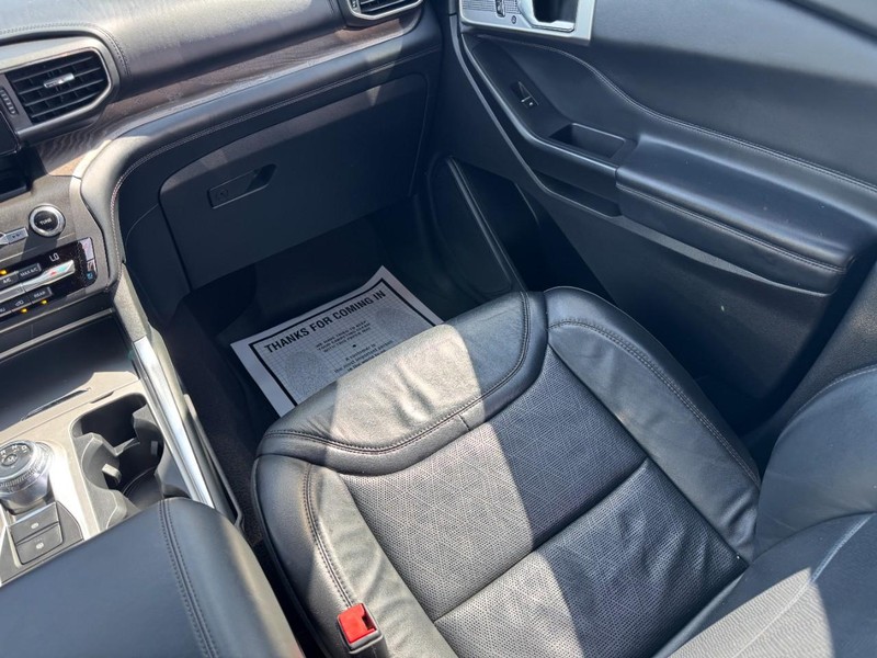 Ford Explorer Vehicle Image 15