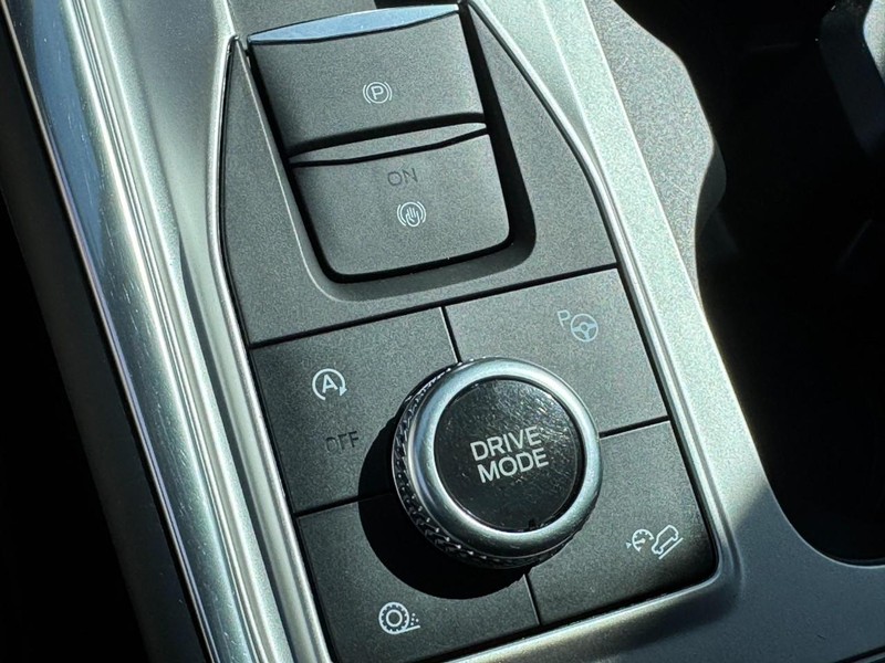 Ford Explorer Vehicle Image 24