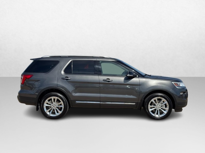 Ford Explorer Vehicle Image 02