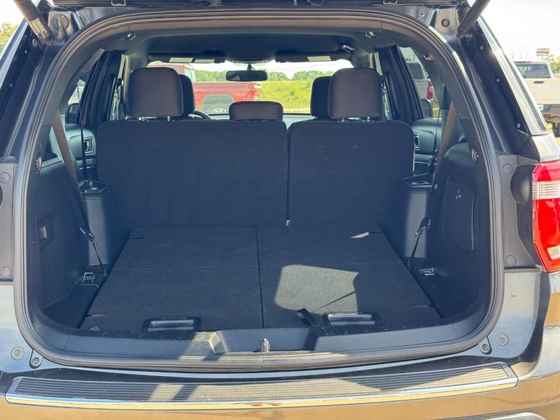Ford Explorer Vehicle Image 04