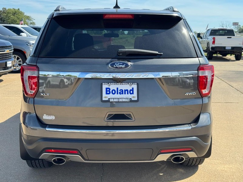 Ford Explorer Vehicle Image 05