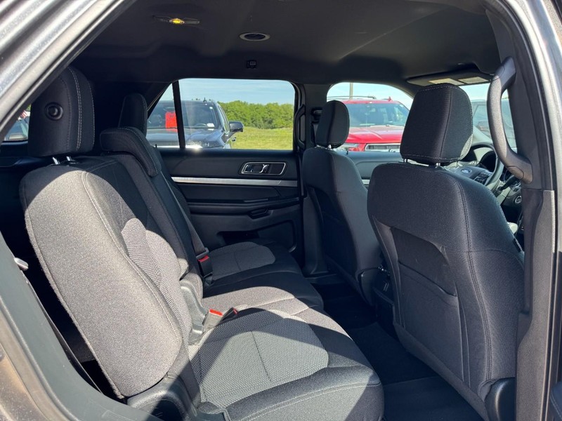 Ford Explorer Vehicle Image 10