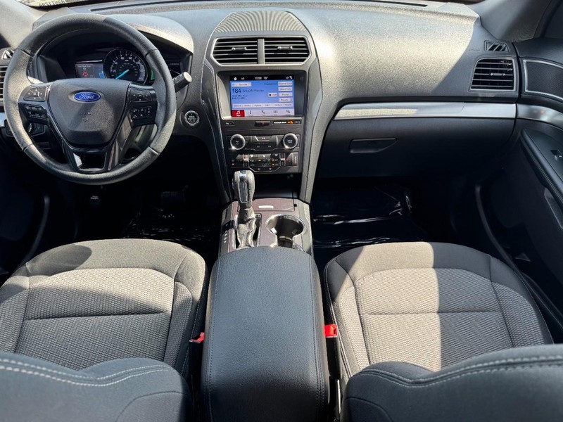 Ford Explorer Vehicle Image 11