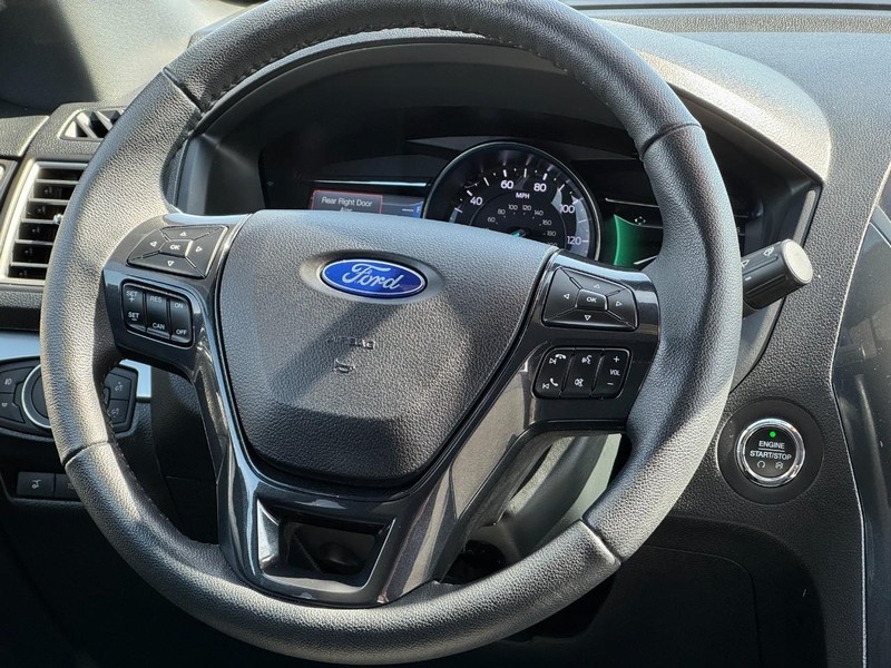 Ford Explorer Vehicle Image 12