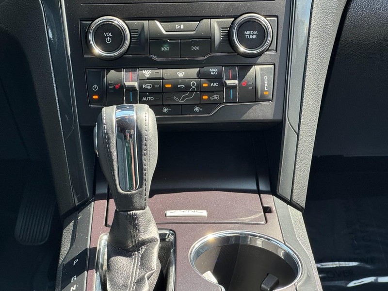Ford Explorer Vehicle Image 14