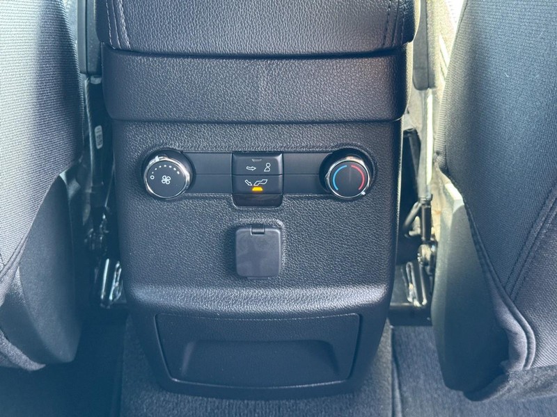 Ford Explorer Vehicle Image 16