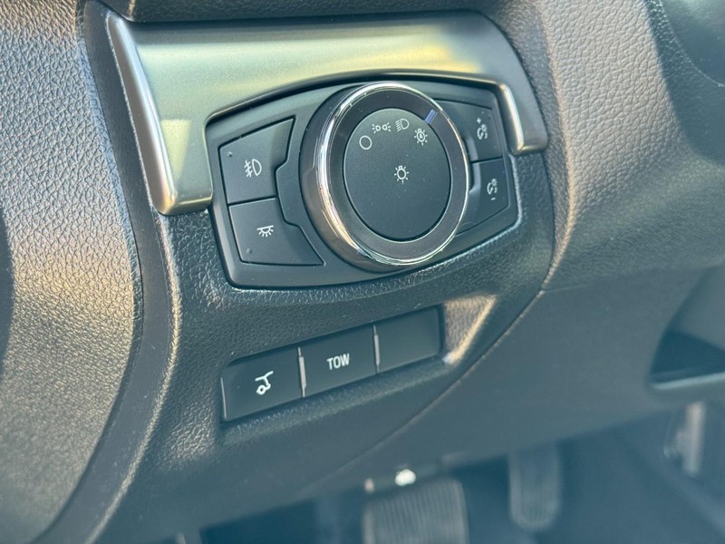 Ford Explorer Vehicle Image 17