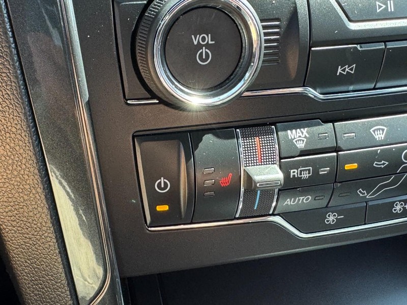 Ford Explorer Vehicle Image 22