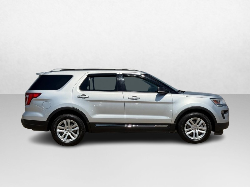 Ford Explorer Vehicle Image 02