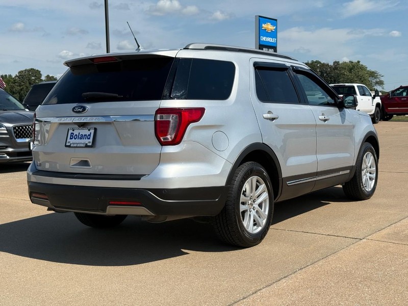 Ford Explorer Vehicle Image 03