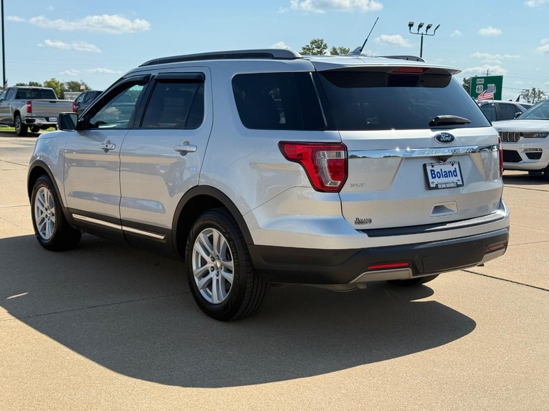 Ford Explorer Vehicle Image 05