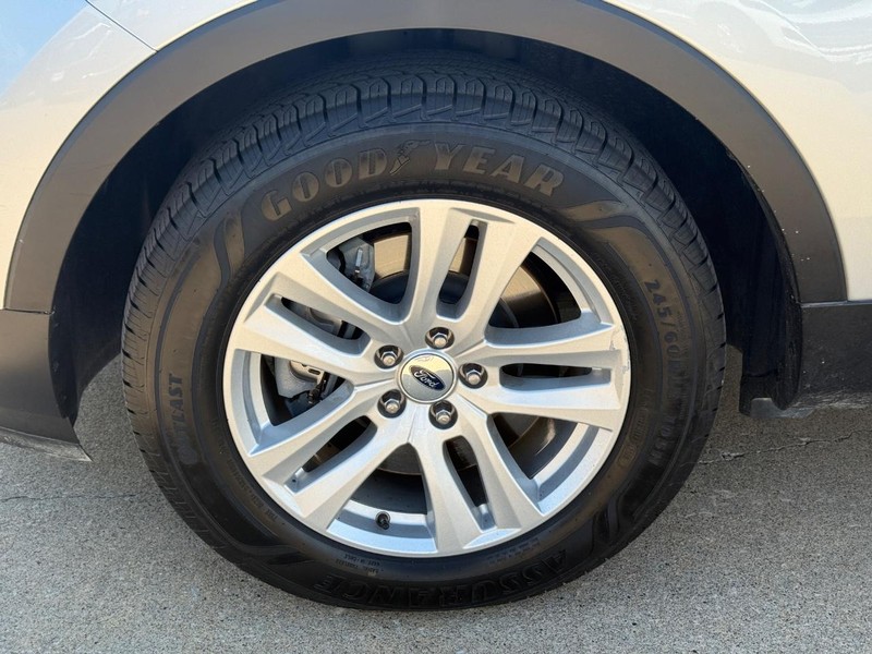 Ford Explorer Vehicle Image 07