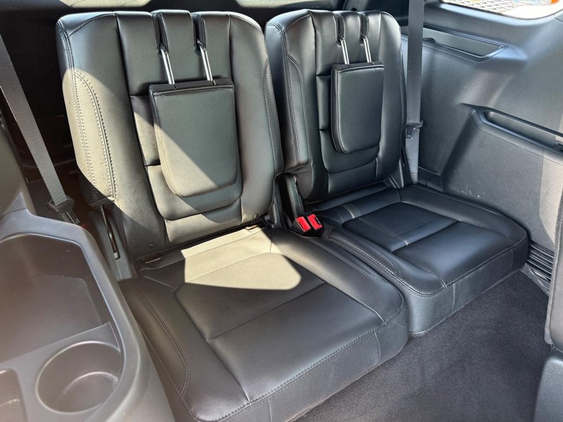 Ford Explorer Vehicle Image 10