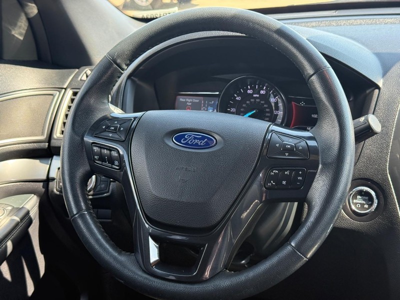 Ford Explorer Vehicle Image 13