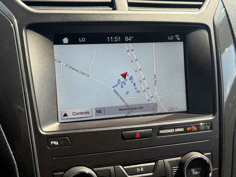 Ford Explorer Vehicle Image 17