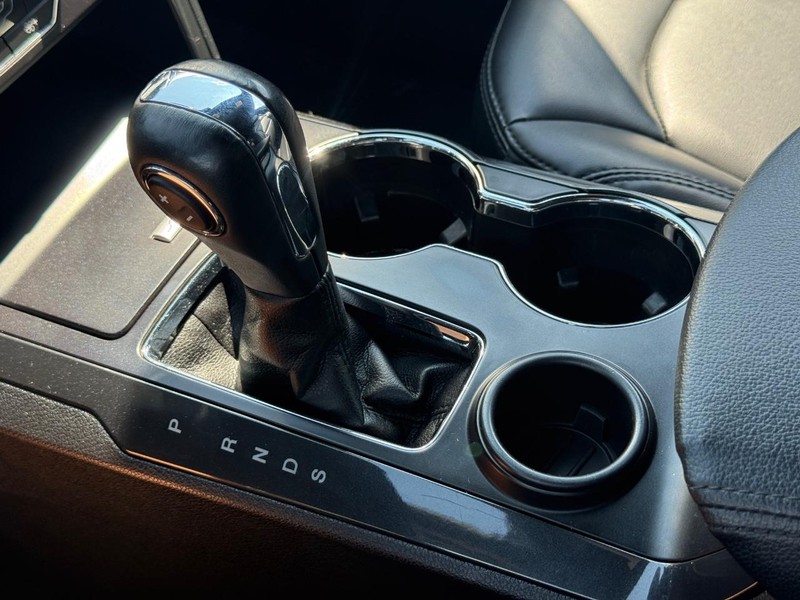 Ford Explorer Vehicle Image 20