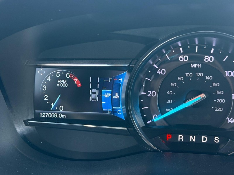 Ford Explorer Vehicle Image 22
