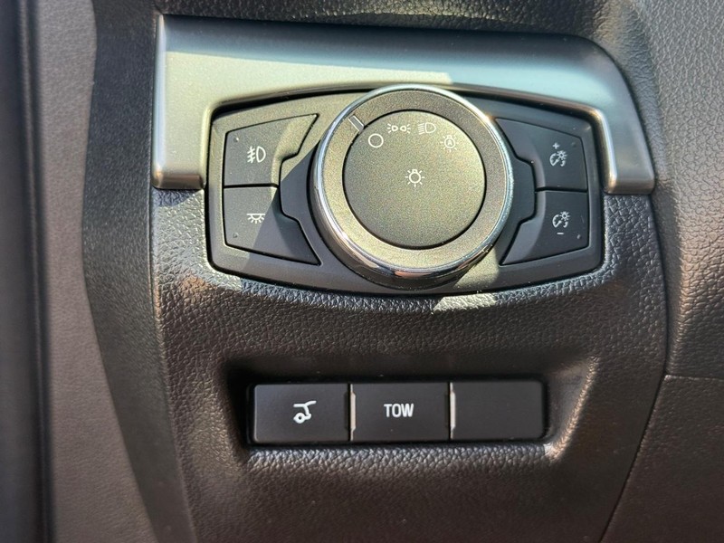 Ford Explorer Vehicle Image 23