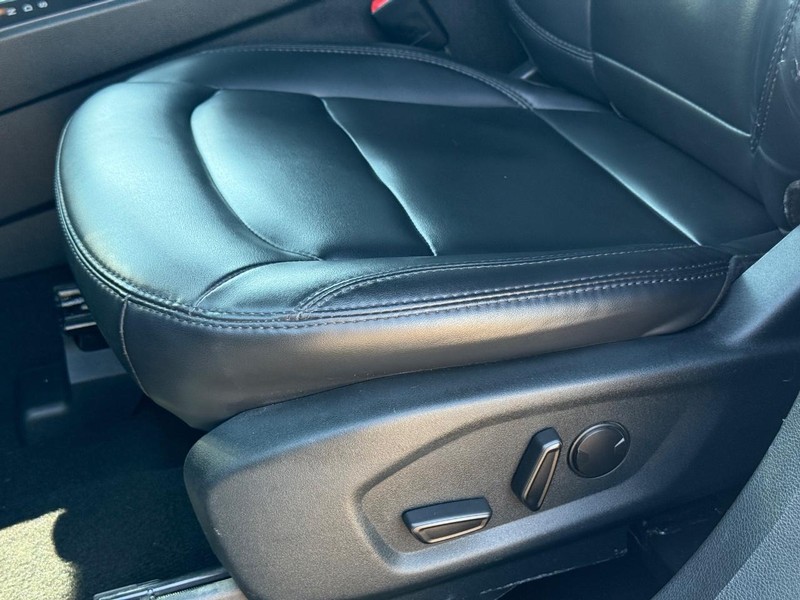Ford Explorer Vehicle Image 25