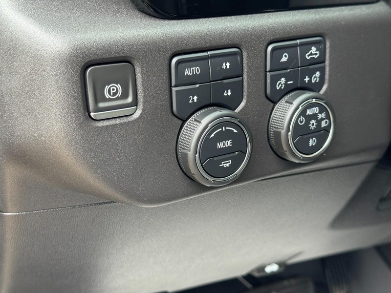 Chevrolet Silverado 1500 Vehicle Image 16