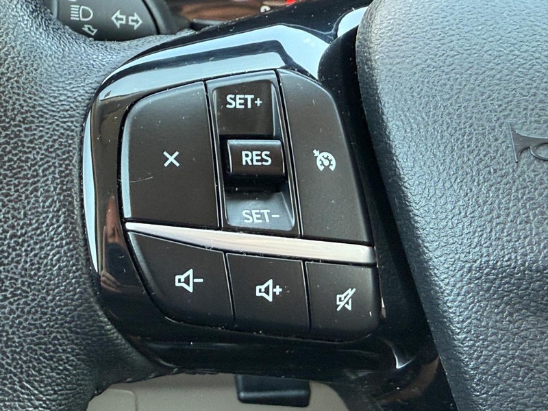Ford Escape Vehicle Image 13