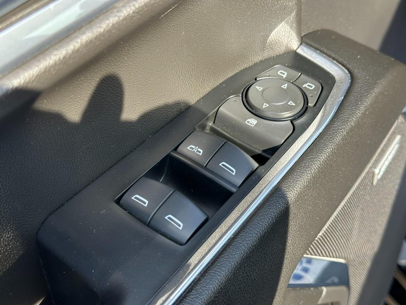 Chevrolet Silverado 1500 Vehicle Image 17