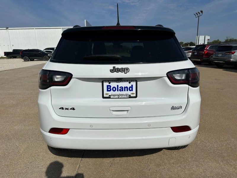 Jeep Compass Vehicle Image 04