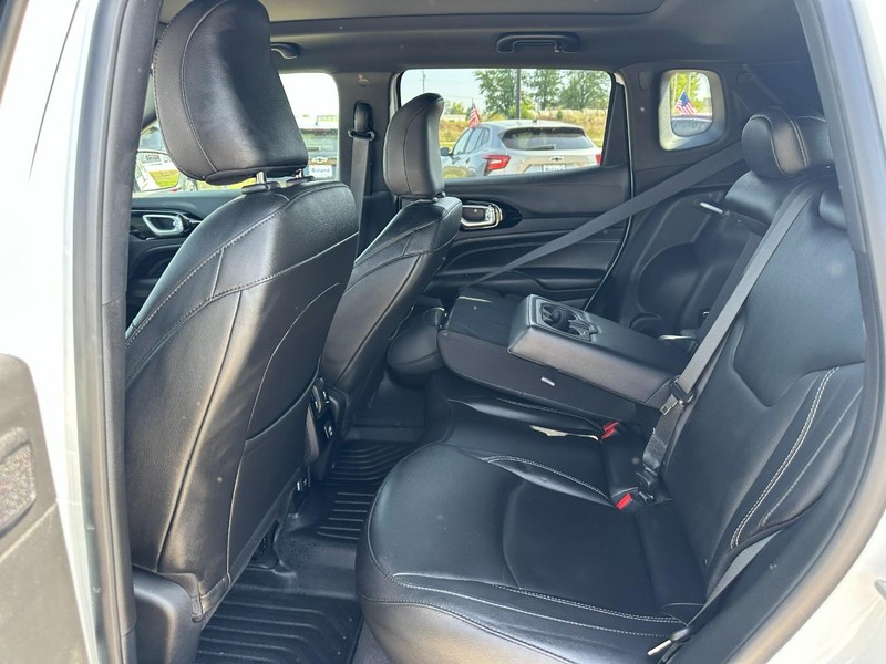 Jeep Compass Vehicle Image 10