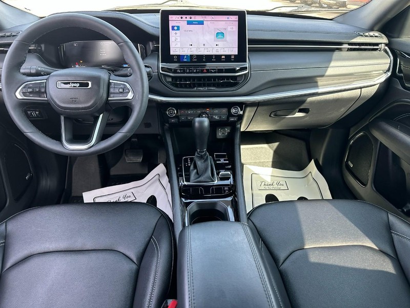 Jeep Compass Vehicle Image 11