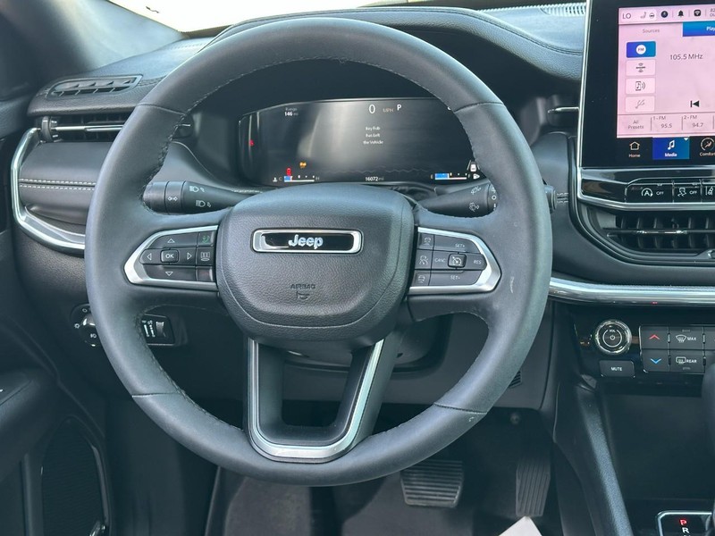 Jeep Compass Vehicle Image 12