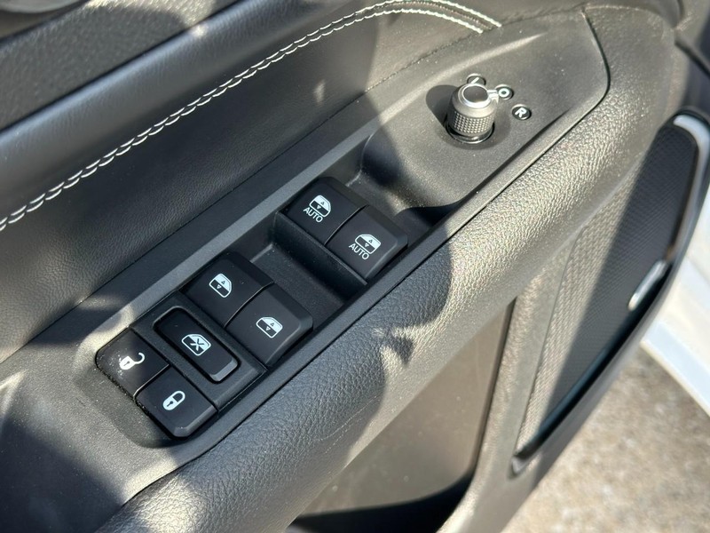 Jeep Compass Vehicle Image 16