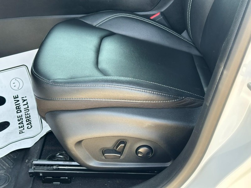 Jeep Compass Vehicle Image 17