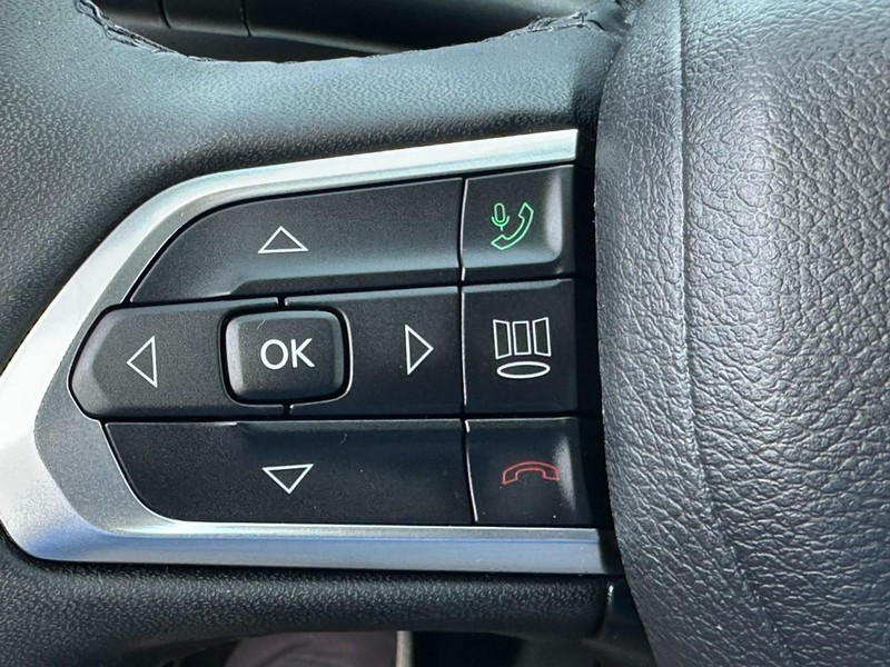 Jeep Compass Vehicle Image 18