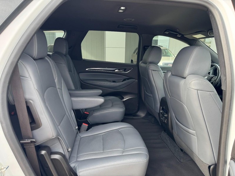 Buick Enclave Vehicle Image 10