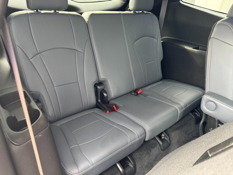 Buick Enclave Vehicle Image 11