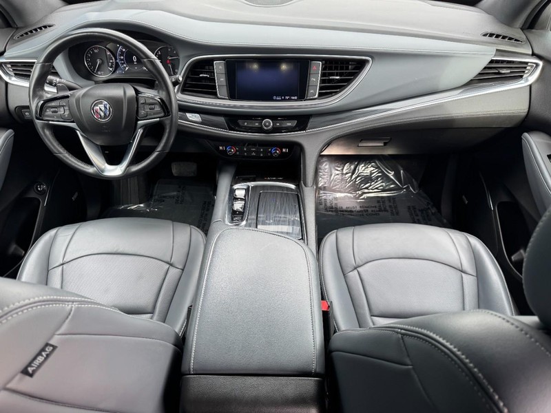 Buick Enclave Vehicle Image 12