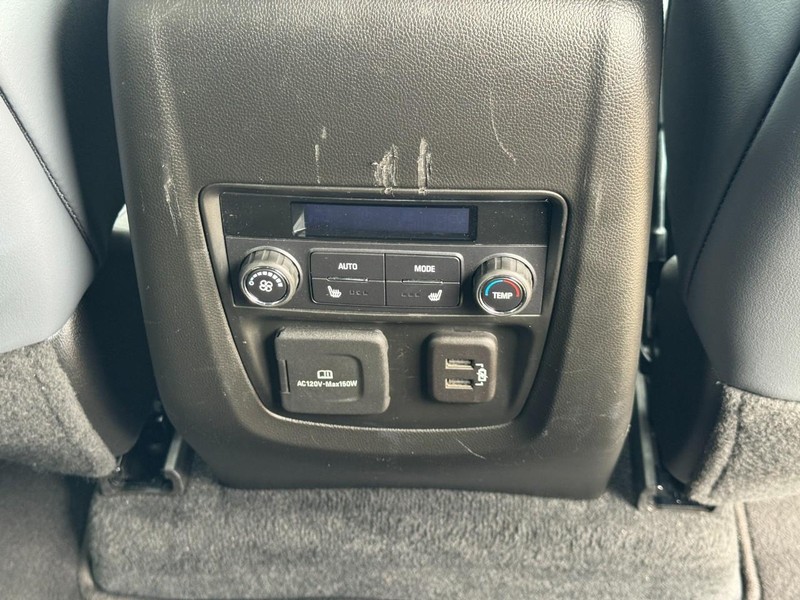 Buick Enclave Vehicle Image 17