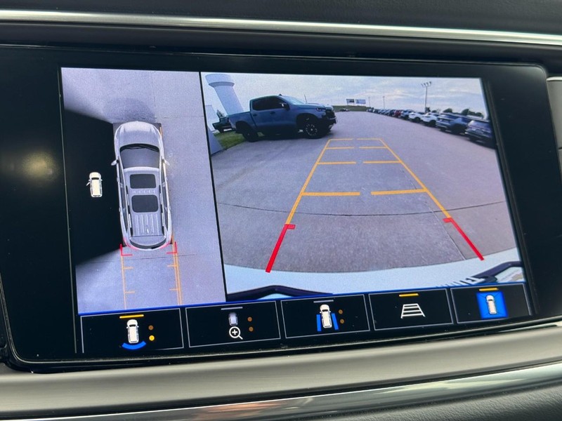 Buick Enclave Vehicle Image 22