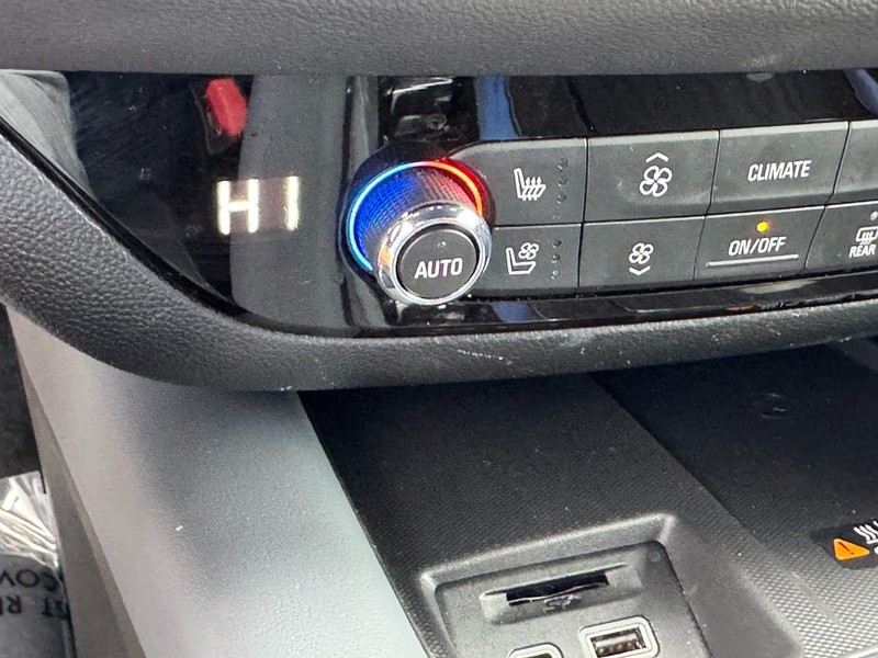 Buick Enclave Vehicle Image 23