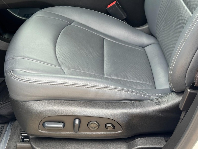 Buick Enclave Vehicle Image 25