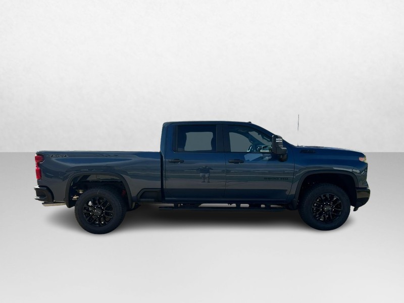 Chevrolet Silverado 2500HD Vehicle Image 02