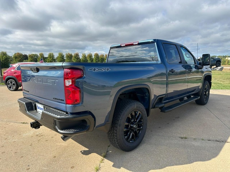 Chevrolet Silverado 2500HD Vehicle Image 03