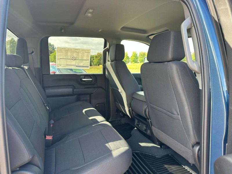 Chevrolet Silverado 2500HD Vehicle Image 04